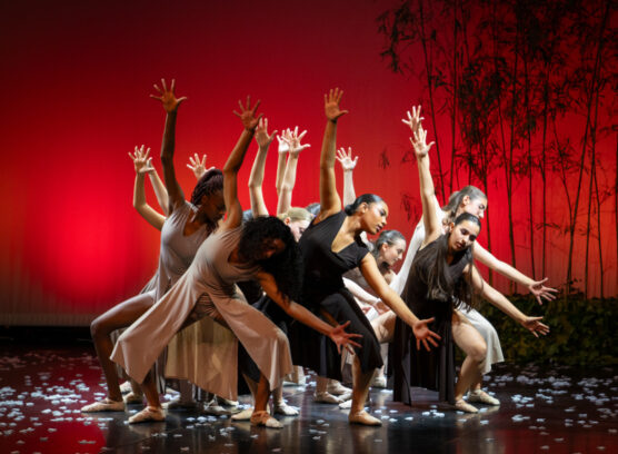 Élèves en scène par les jeunes danseurs du Conservatoire